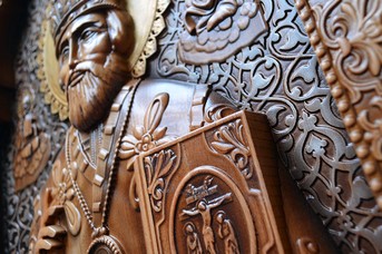 Икона Николай Чудотворец из массива дерева вид сбоку